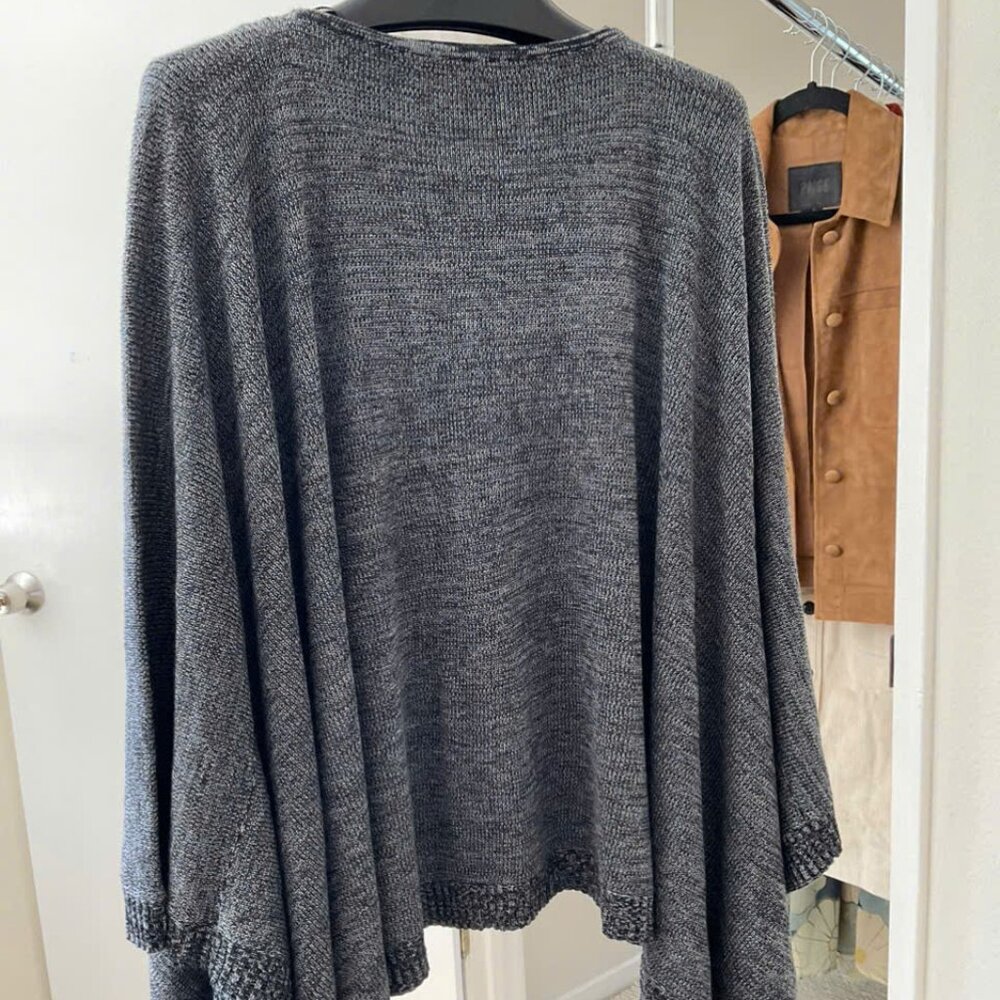 LULULEMON WRAP KNIT PONCHO - GRAY